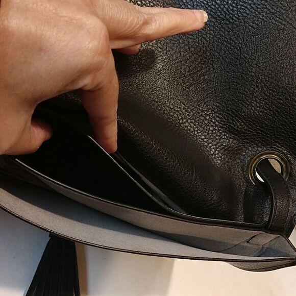 👌Beautiful Vegan Black Tassel Purse - Picture 4 of 6